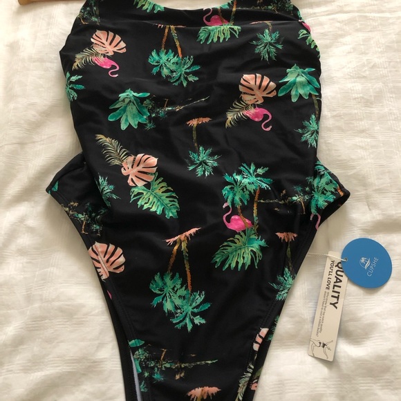 NWT Cupshe ‘Passion Modern-Cheeky Scoop’ one piece swimsuit - Size M - Picture 2 of 5